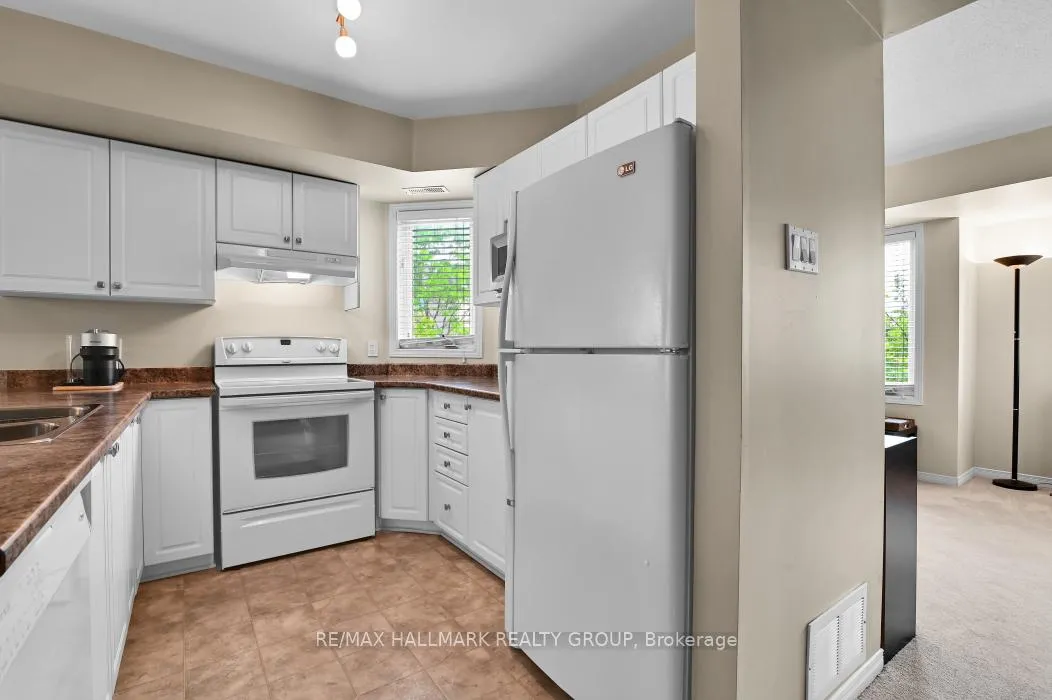 Photo 13 of 39 Strathaven Private, Ottawa, Cyrville — HOMEH