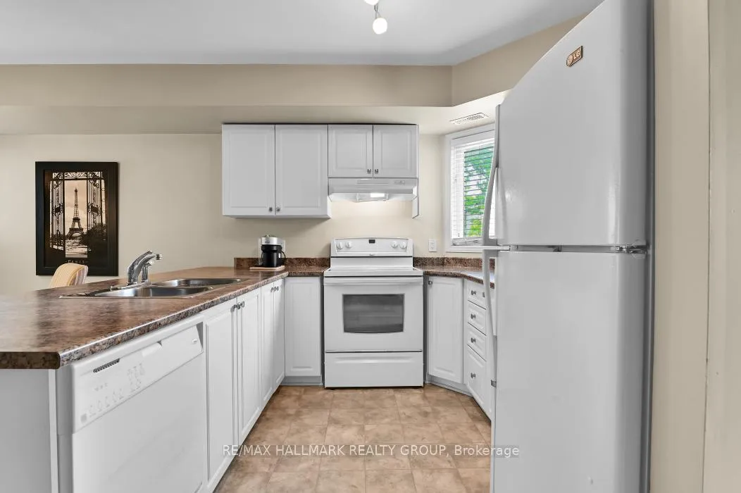 Photo 14 of 39 Strathaven Private, Ottawa, Cyrville — HOMEH