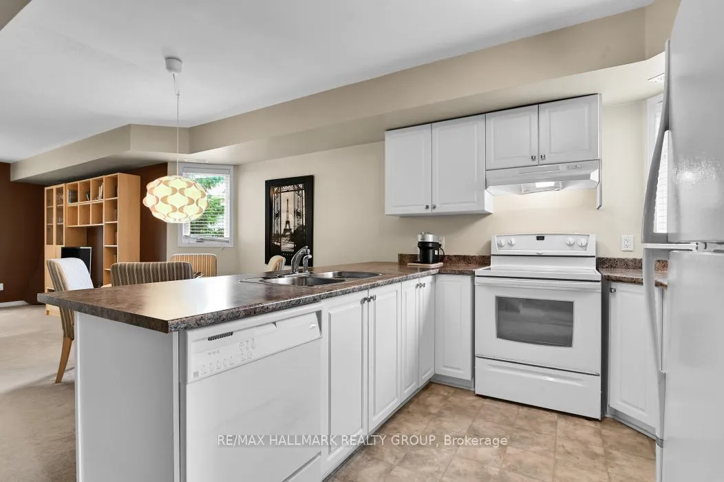 Photo 15 of 39 Strathaven Private, Ottawa, Cyrville — HOMEH