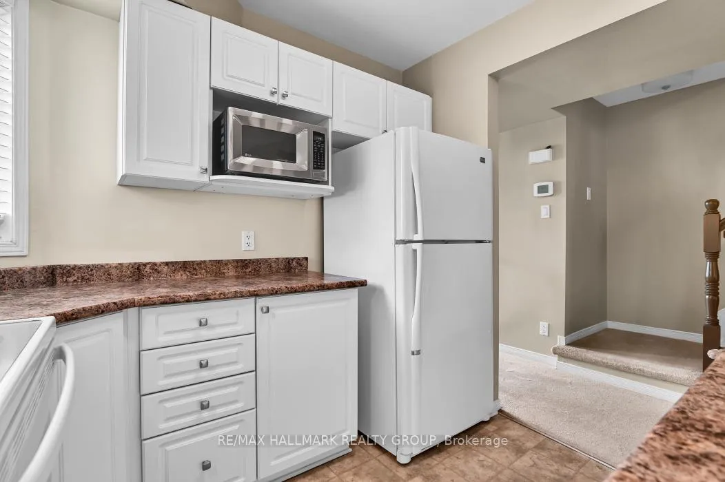 Photo 16 of 39 Strathaven Private, Ottawa, Cyrville — HOMEH
