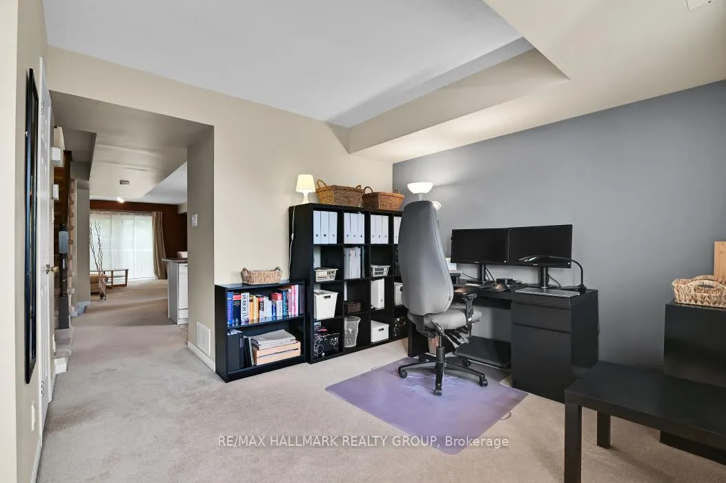 Photo 19 of 39 Strathaven Private, Ottawa, Cyrville — HOMEH