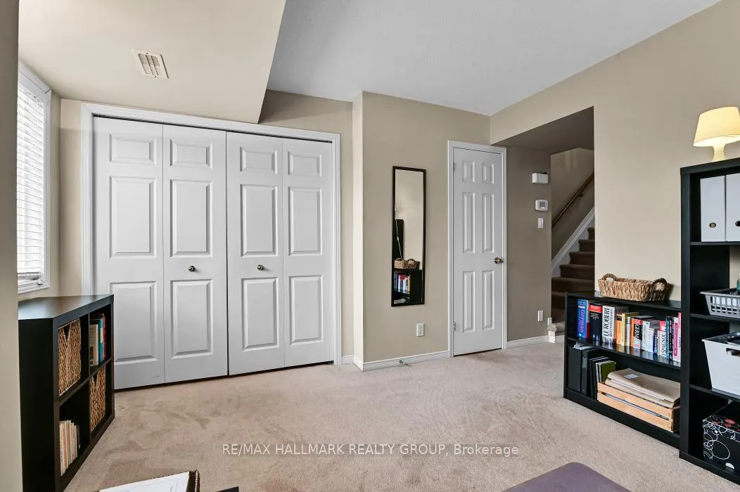 Photo 20 of 39 Strathaven Private, Ottawa, Cyrville — HOMEH