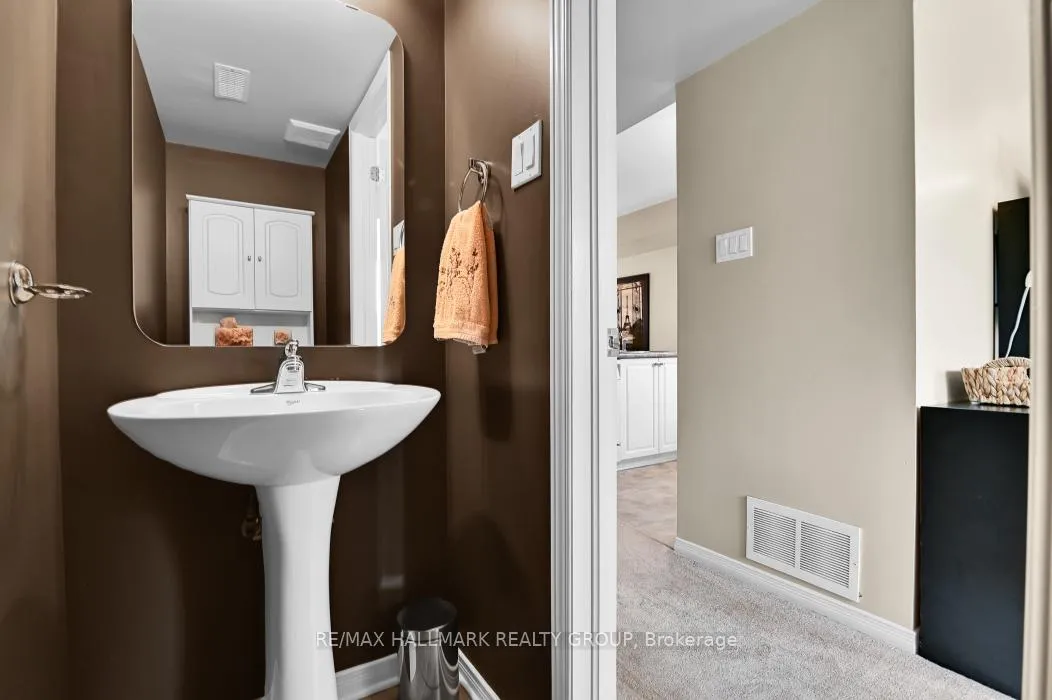 Photo 21 of 39 Strathaven Private, Ottawa, Cyrville — HOMEH