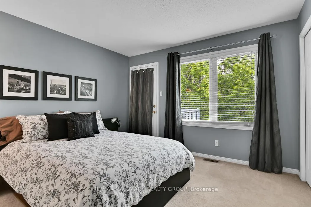 Photo 23 of 39 Strathaven Private, Ottawa, Cyrville — HOMEH