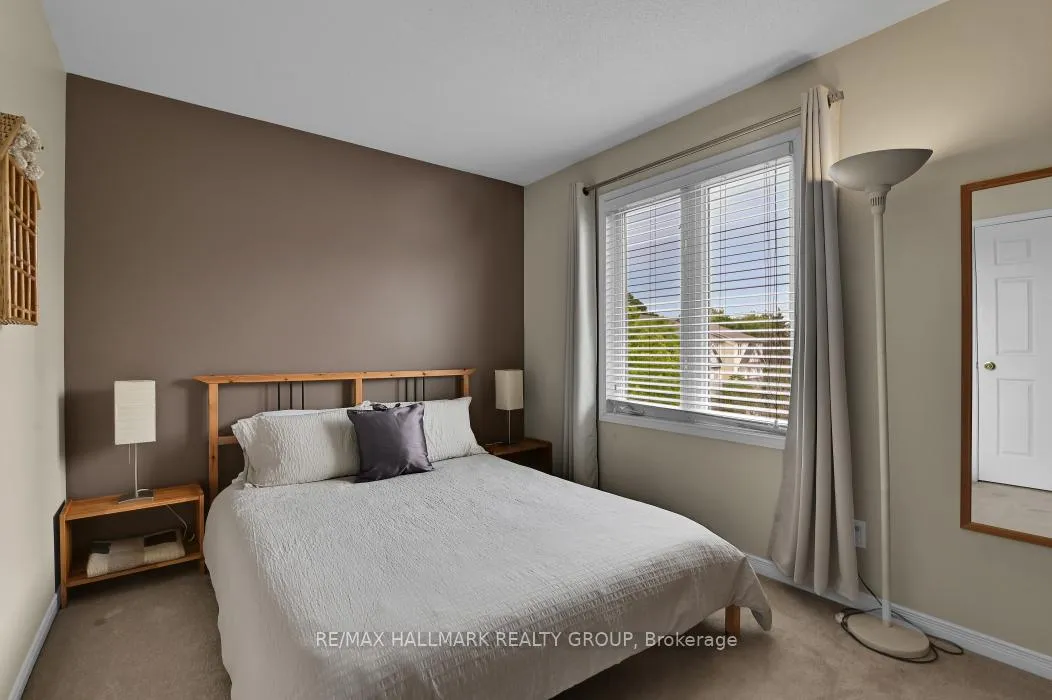 Photo 26 of 39 Strathaven Private, Ottawa, Cyrville — HOMEH