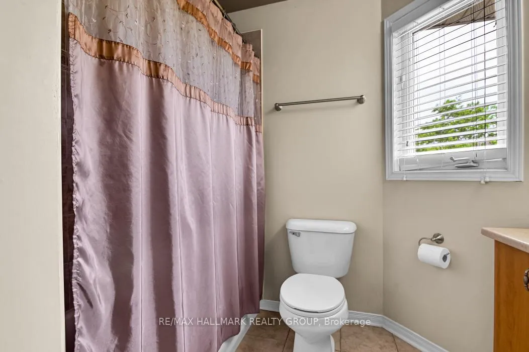 Photo 31 of 39 Strathaven Private, Ottawa, Cyrville — HOMEH