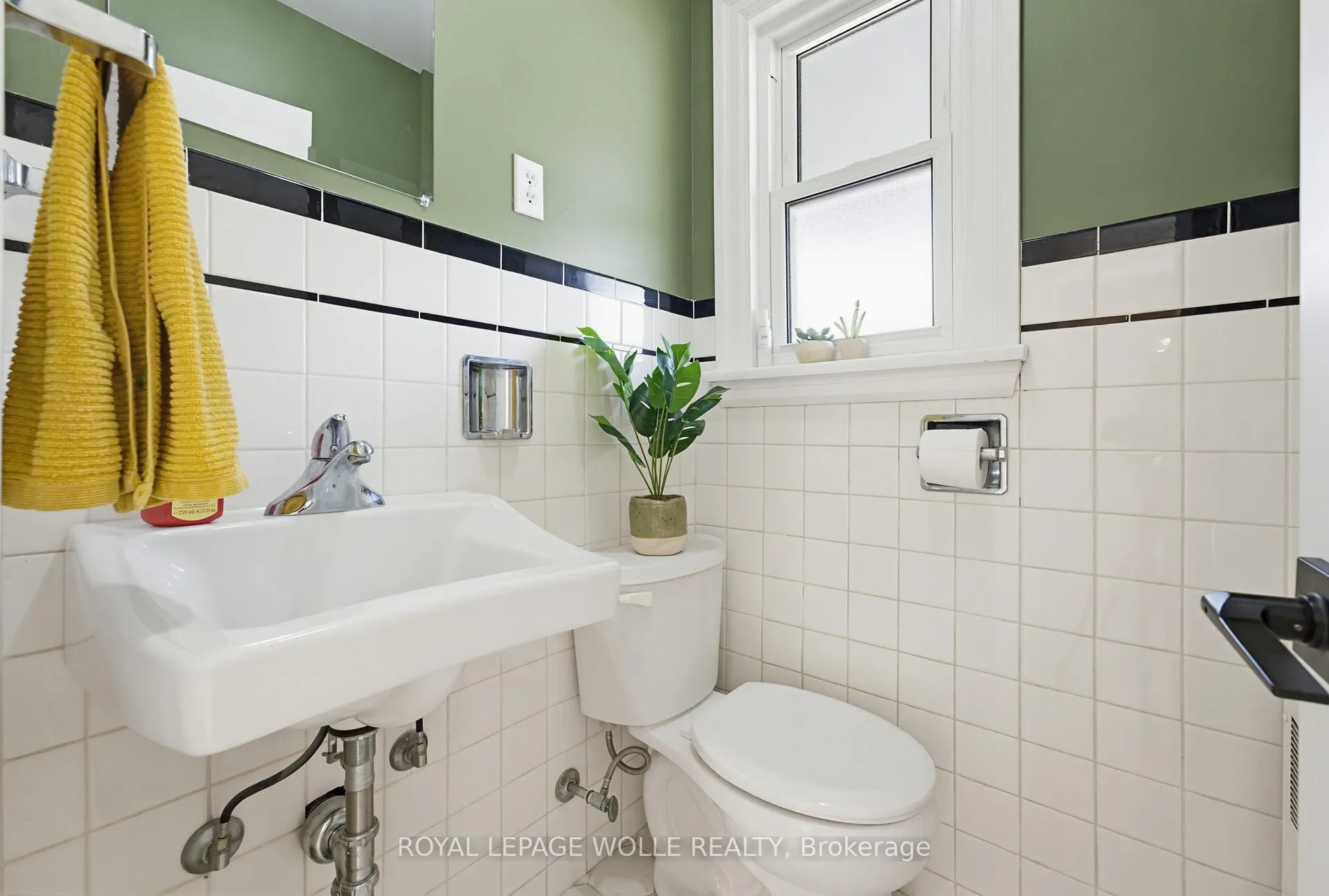 Photo 32 of 3623 Nafziger Road, Wellesley — HOMEH