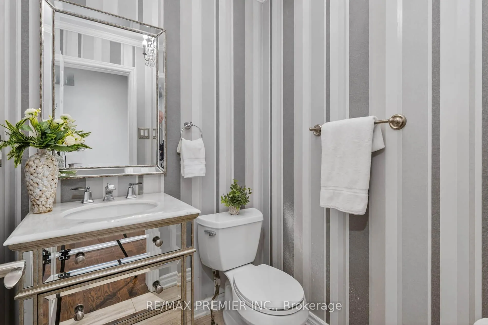Photo 25 of 248 Forest Drive, Vaughan, West Woodbridge — HOMEH
