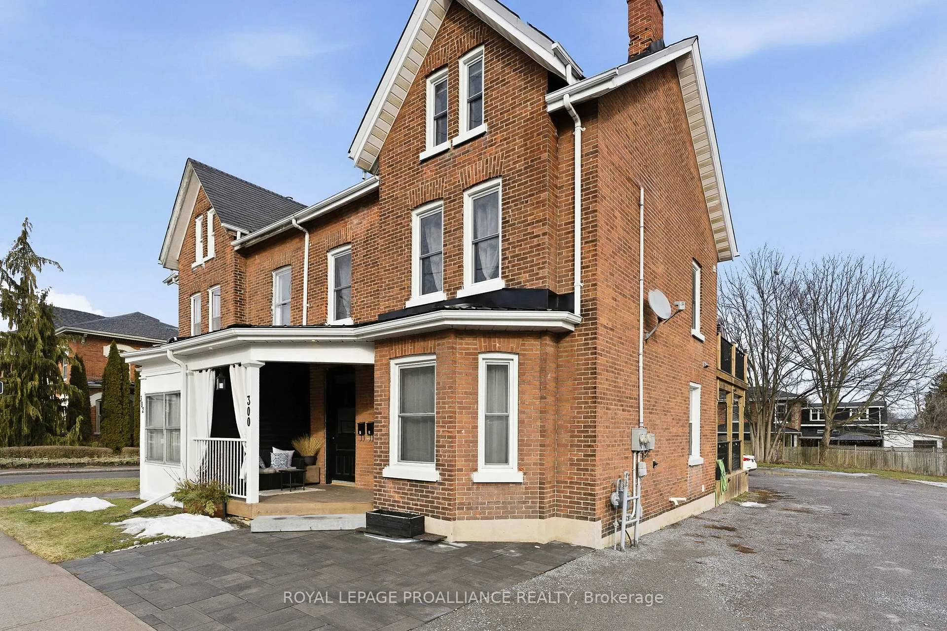 Front of 300 George Street