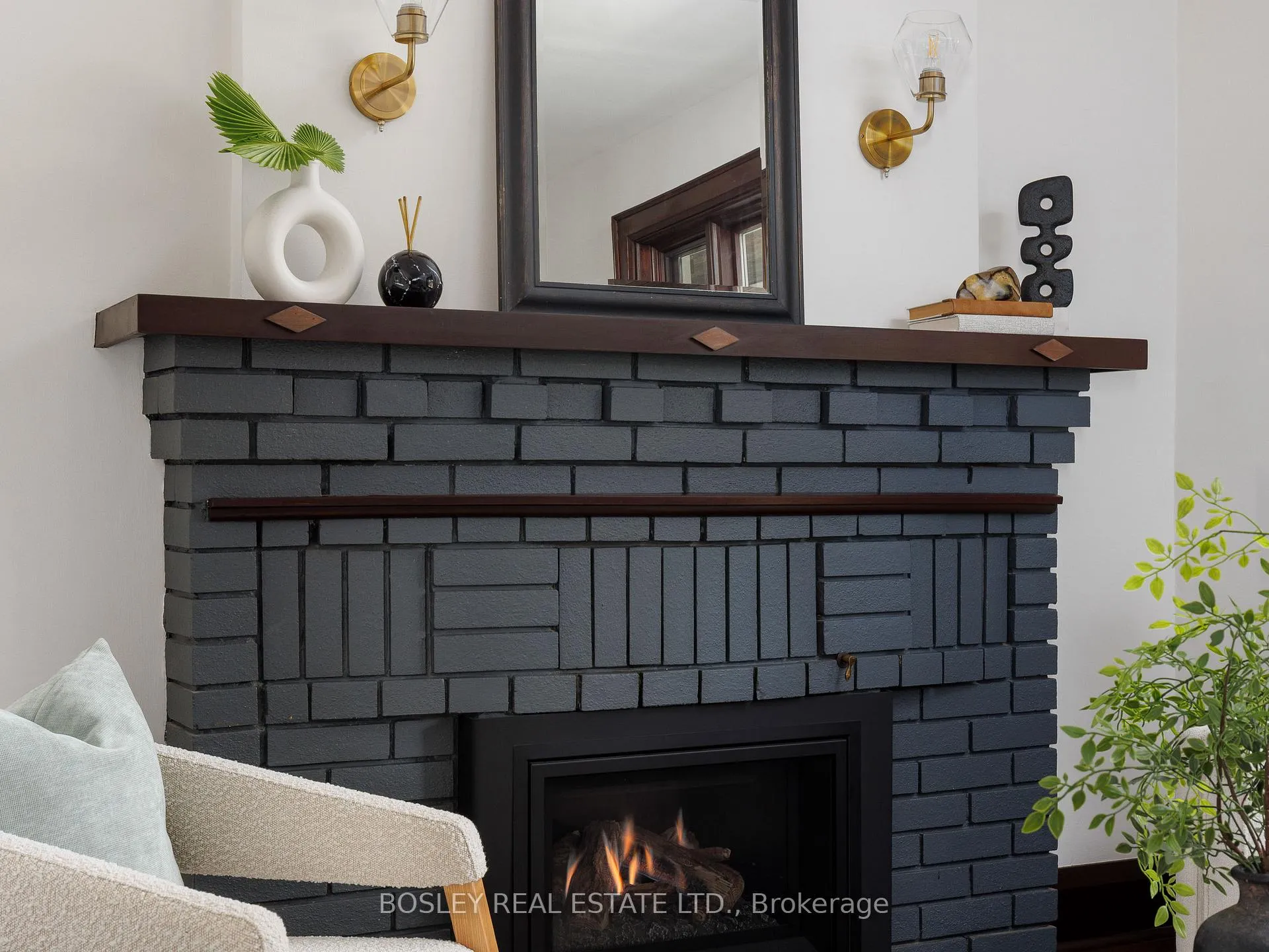 Photo 7 of 249 Gainsborough Road, Toronto, Woodbine Corridor — HOMEH