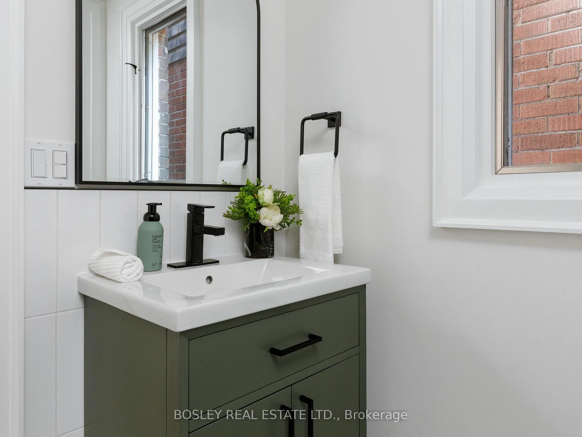 Photo 14 of 249 Gainsborough Road, Toronto, Woodbine Corridor — HOMEH