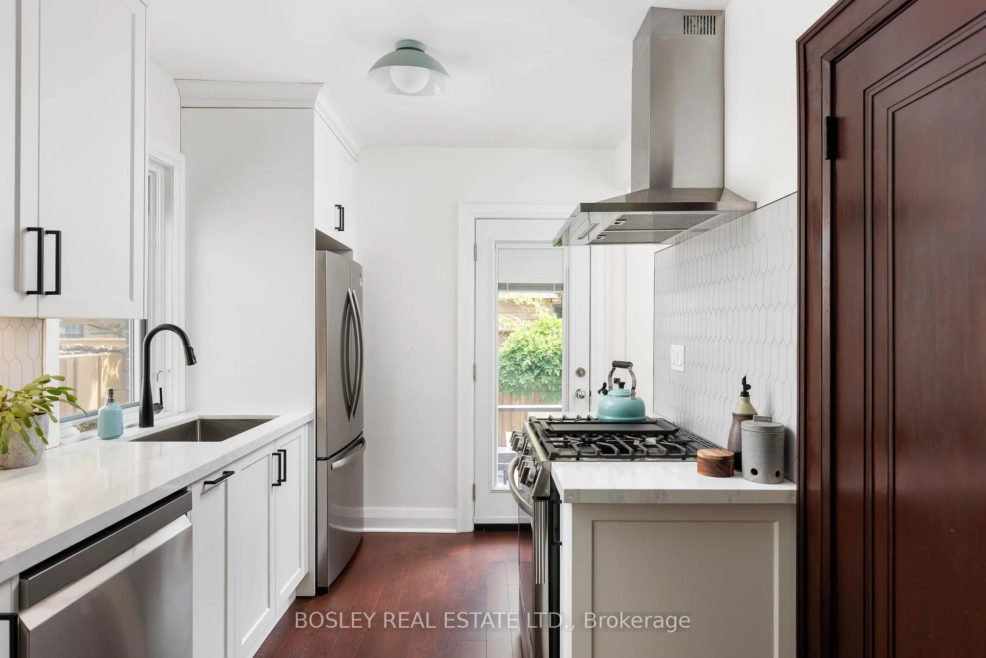 Photo 20 of 249 Gainsborough Road, Toronto, Woodbine Corridor — HOMEH