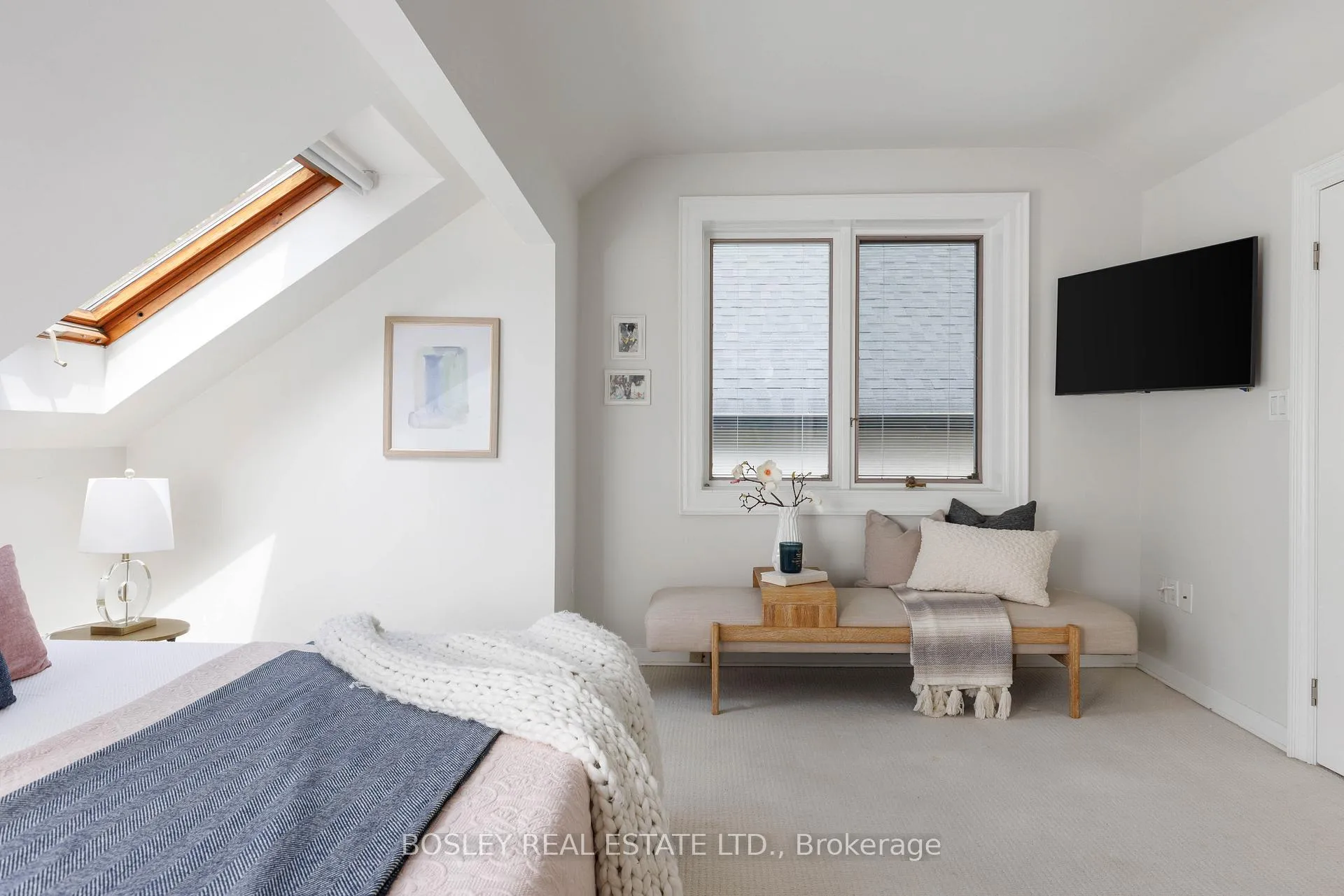 Photo 23 of 249 Gainsborough Road, Toronto, Woodbine Corridor — HOMEH