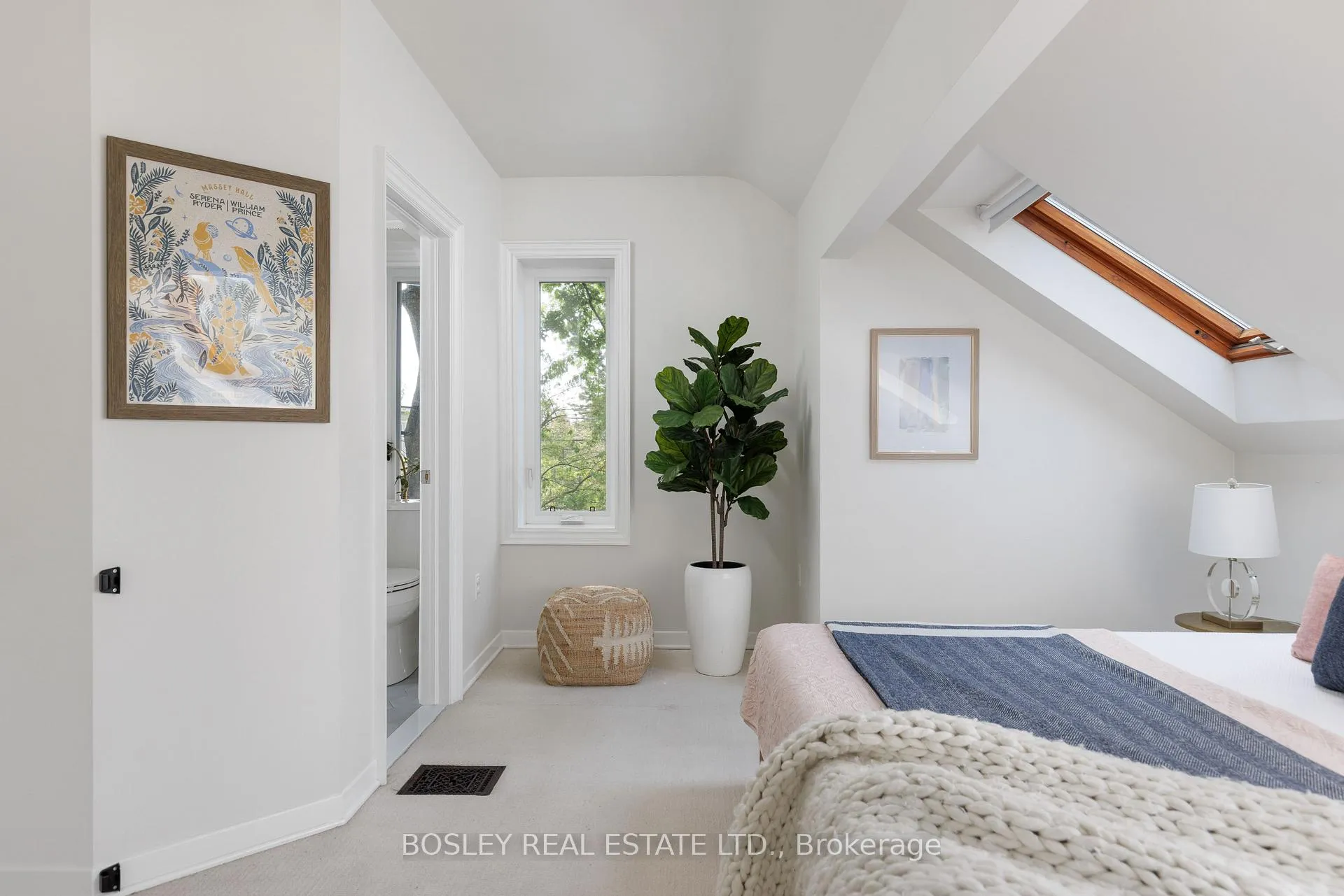 Photo 25 of 249 Gainsborough Road, Toronto, Woodbine Corridor — HOMEH