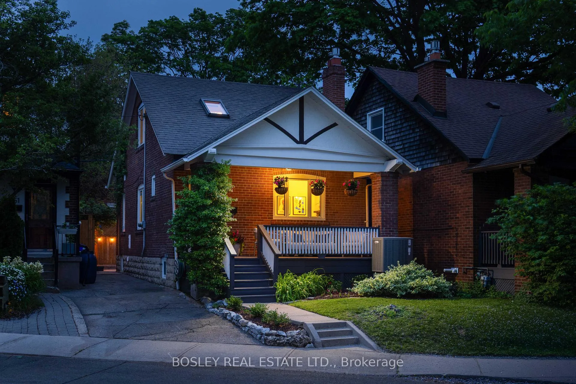 Photo 40 of 249 Gainsborough Road, Toronto, Woodbine Corridor — HOMEH