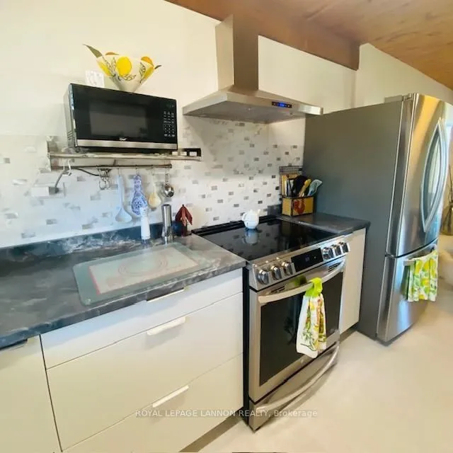 Photo 6 of 611 Daneff Crescent, Greenstone — HOMEH