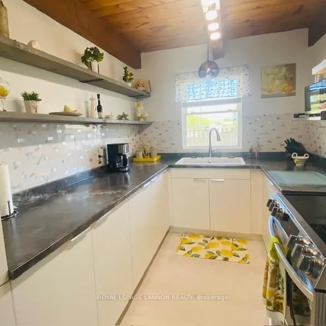 Photo 7 of 611 Daneff Crescent, Greenstone — HOMEH