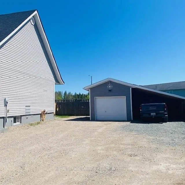 Photo 21 of 611 Daneff Crescent, Greenstone — HOMEH