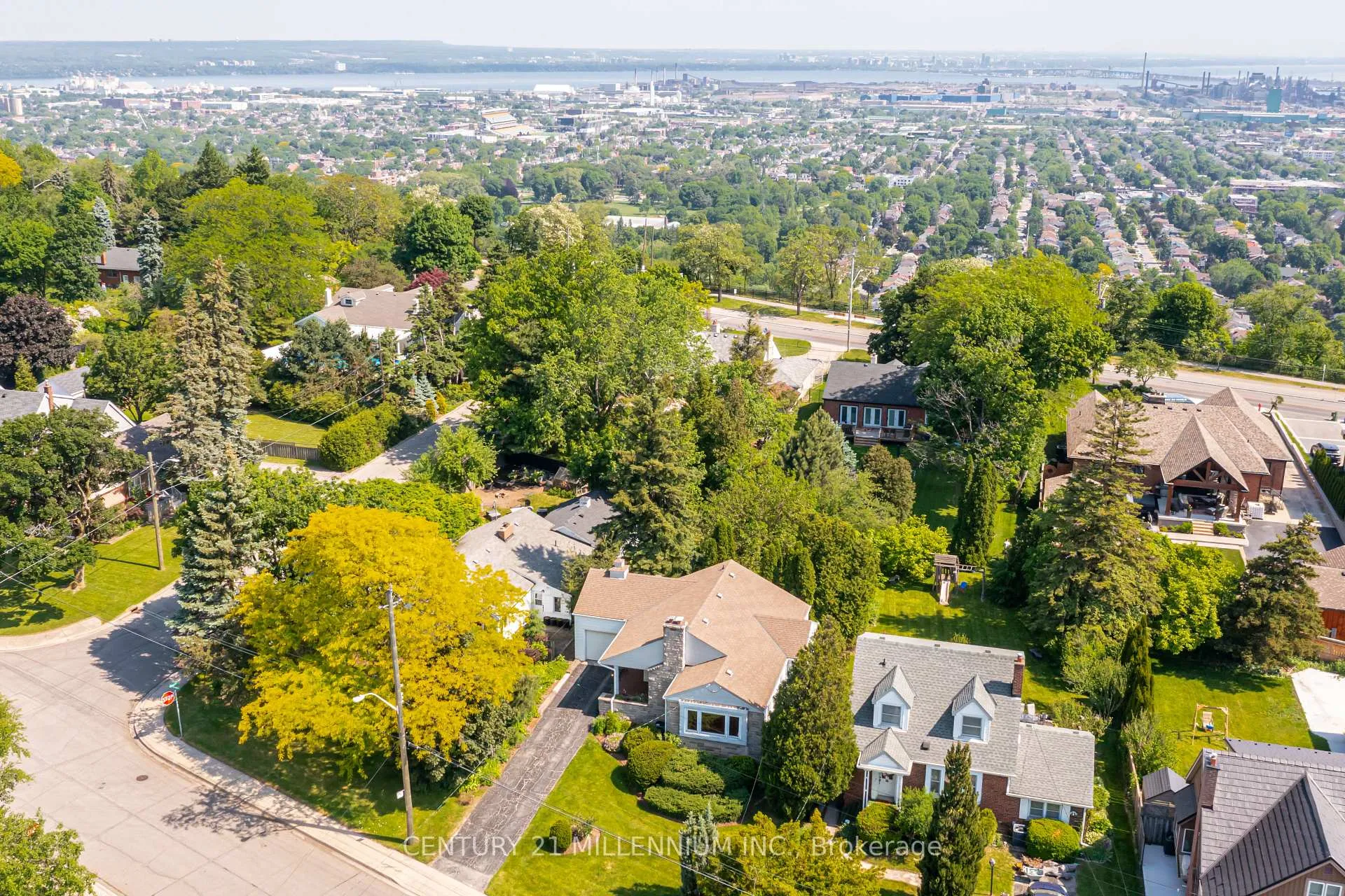 Photo 2 of 99 Sunning Hill Avenue, Hamilton, Sunninghill — HOMEH