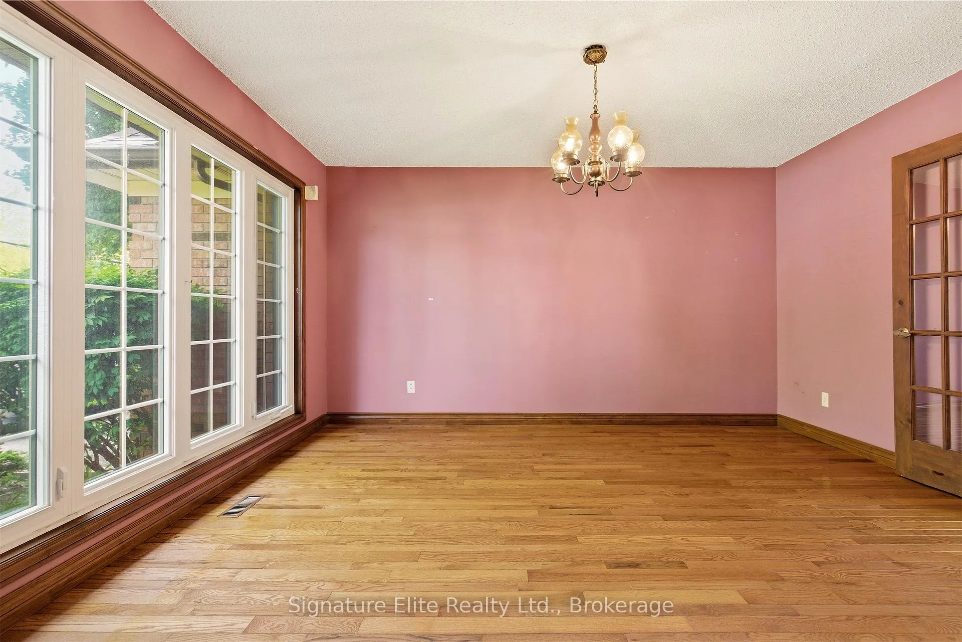 Photo 14 of 302 Parkside Drive, Hamilton, Waterdown — HOMEH