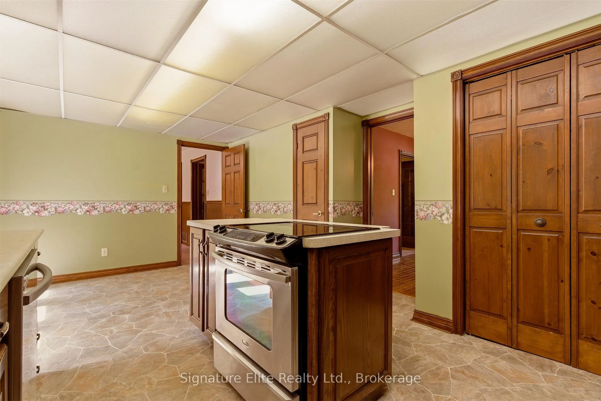 Photo 19 of 302 Parkside Drive, Hamilton, Waterdown — HOMEH