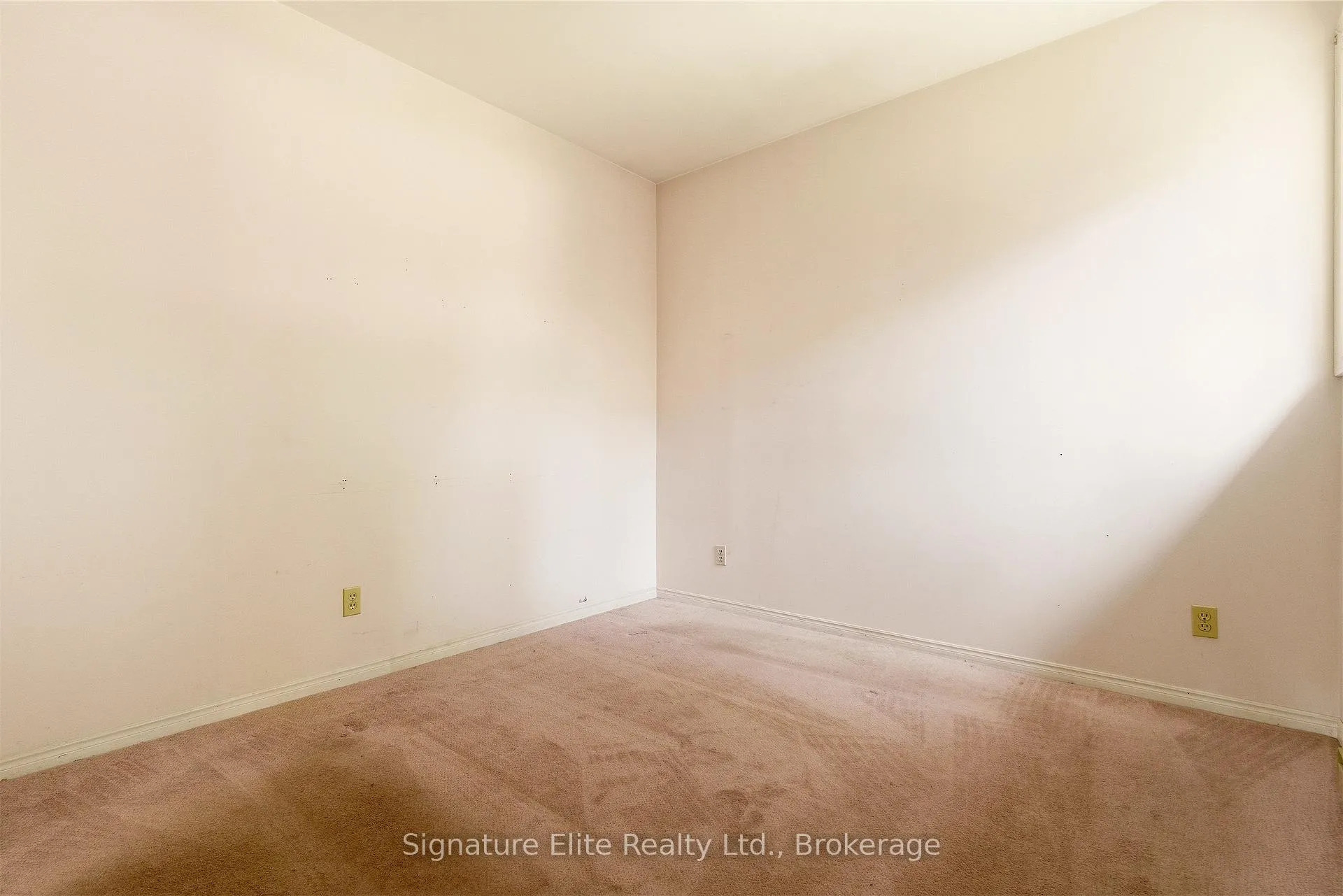 Photo 20 of 302 Parkside Drive, Hamilton, Waterdown — HOMEH