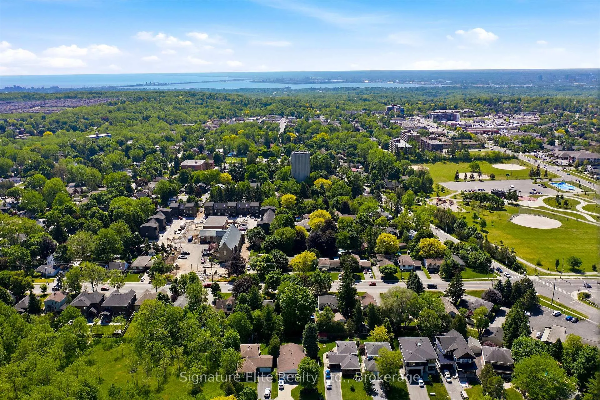 Photo 38 of 302 Parkside Drive, Hamilton, Waterdown — HOMEH