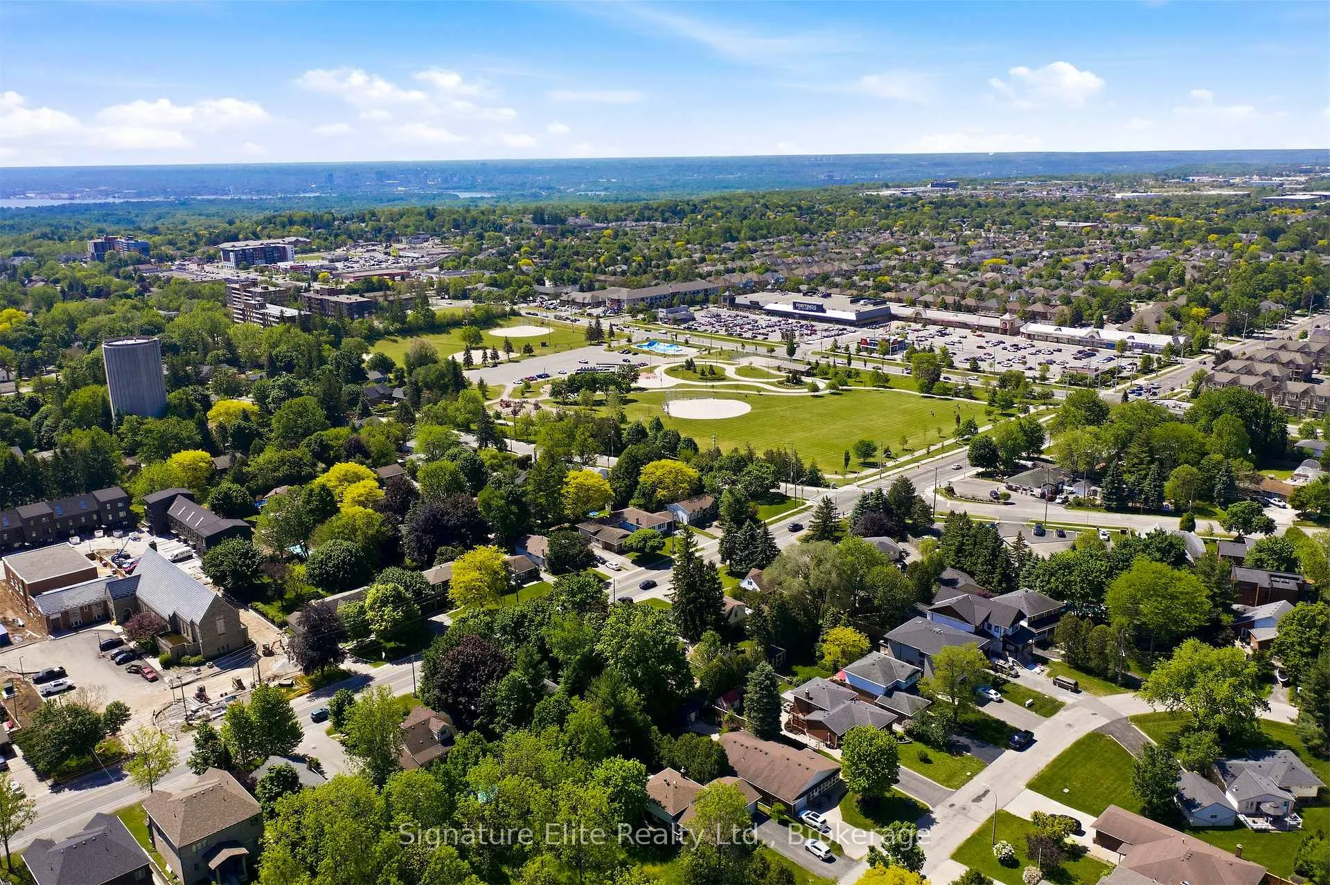 Photo 39 of 302 Parkside Drive, Hamilton, Waterdown — HOMEH