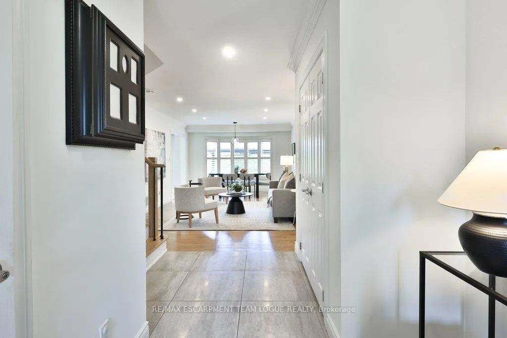 Photo 4 of 2266 Elmside Crescent, Burlington, Orchard — HOMEH