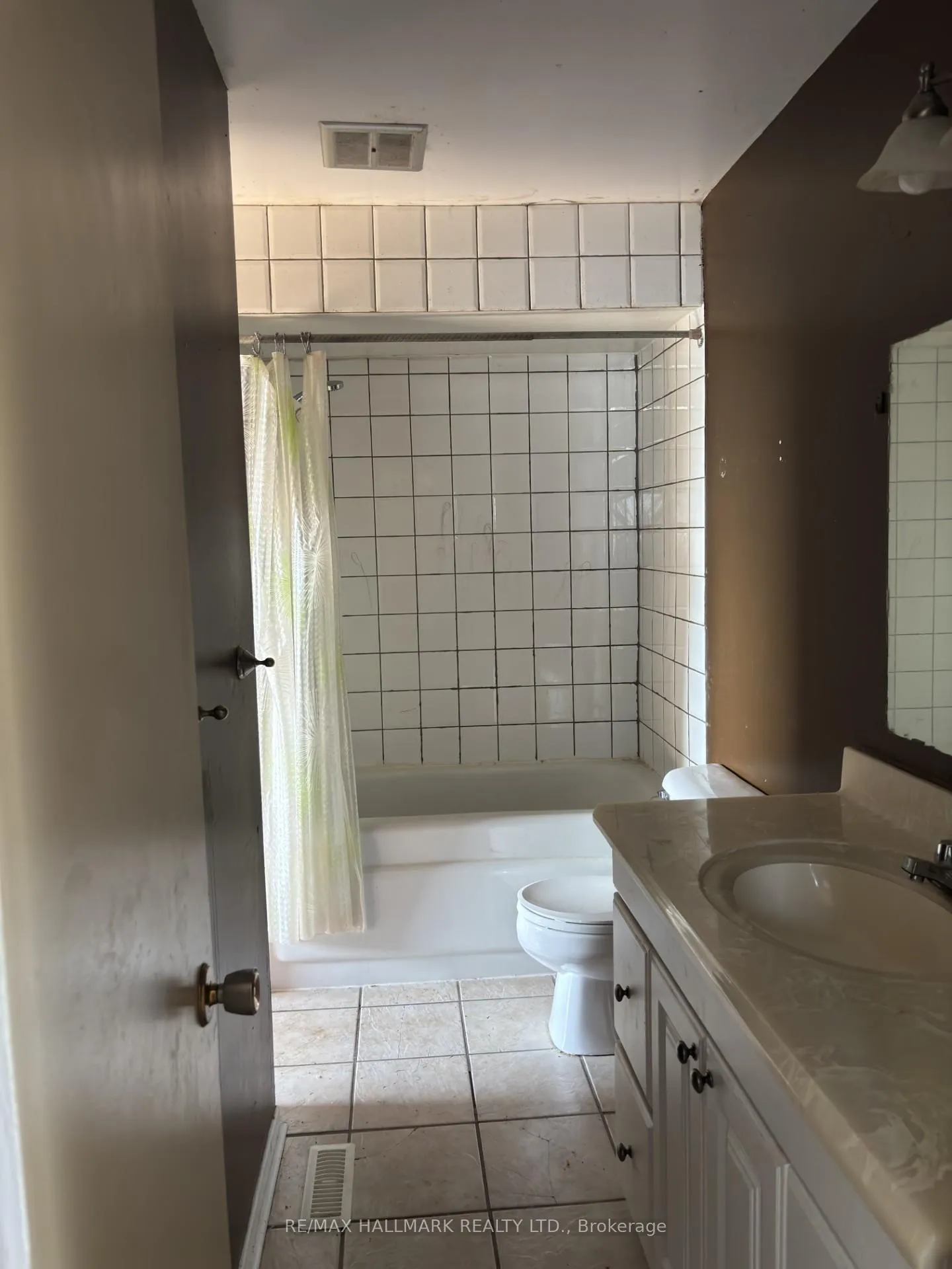 Photo 6 of 104 Doreen Crescent, Clarington, Bowmanville — HOMEH