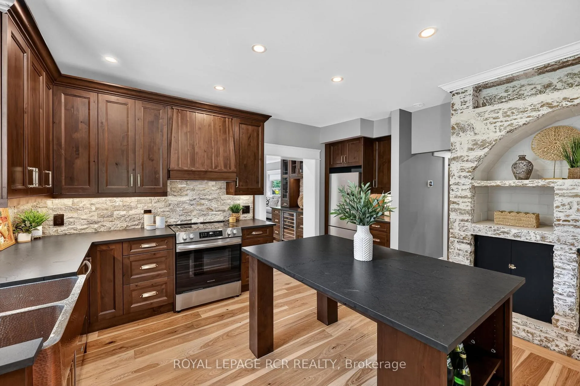Photo 11 of 20000 Main Street, Caledon, Alton — HOMEH