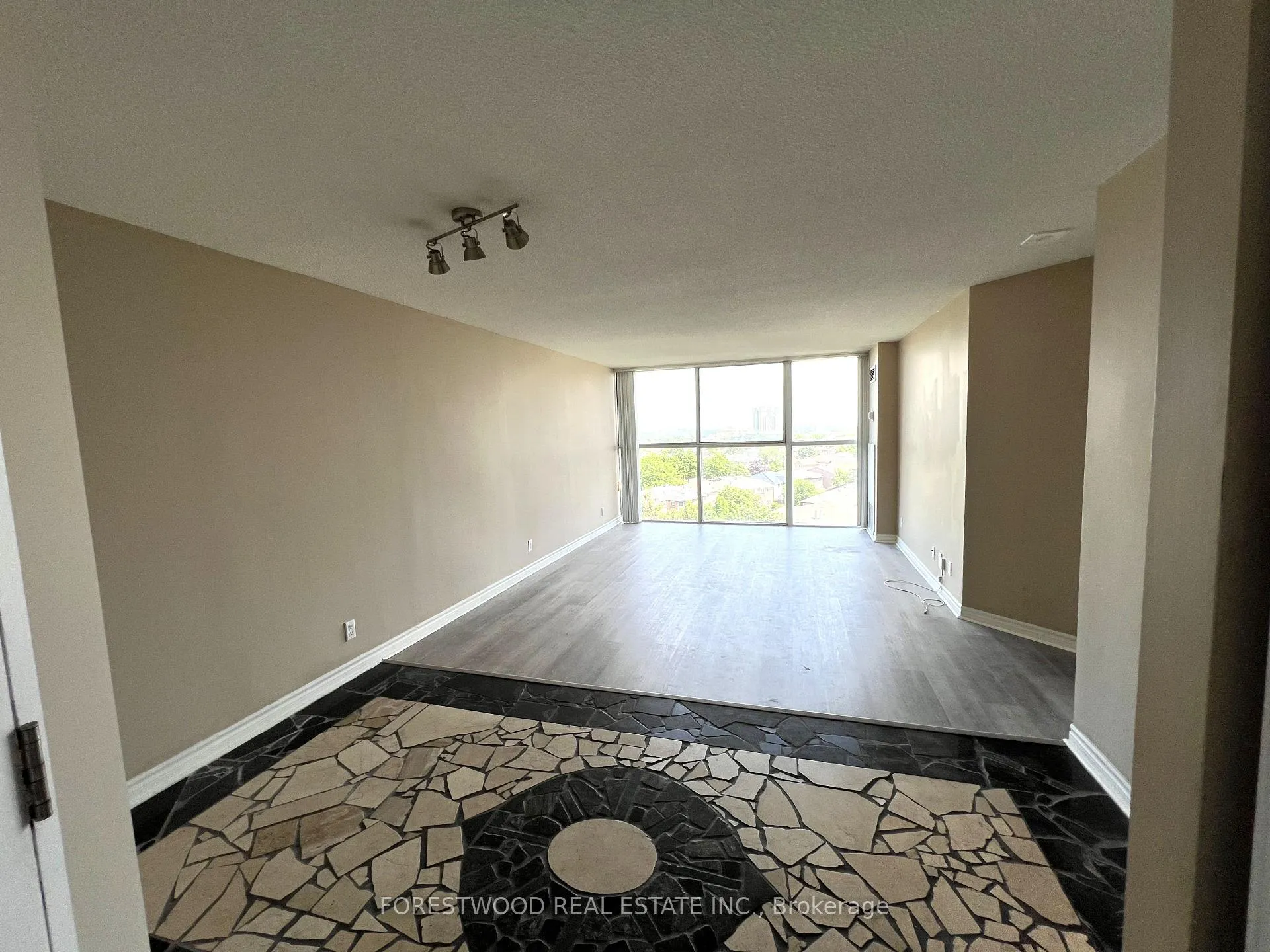 Photo 4 of Unit 711, 35 Trailwood Drive, Mississauga, Hurontario — HOMEH