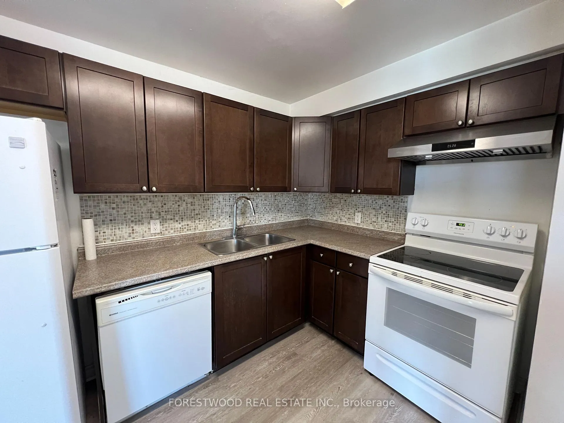 Photo 13 of Unit 711, 35 Trailwood Drive, Mississauga, Hurontario — HOMEH