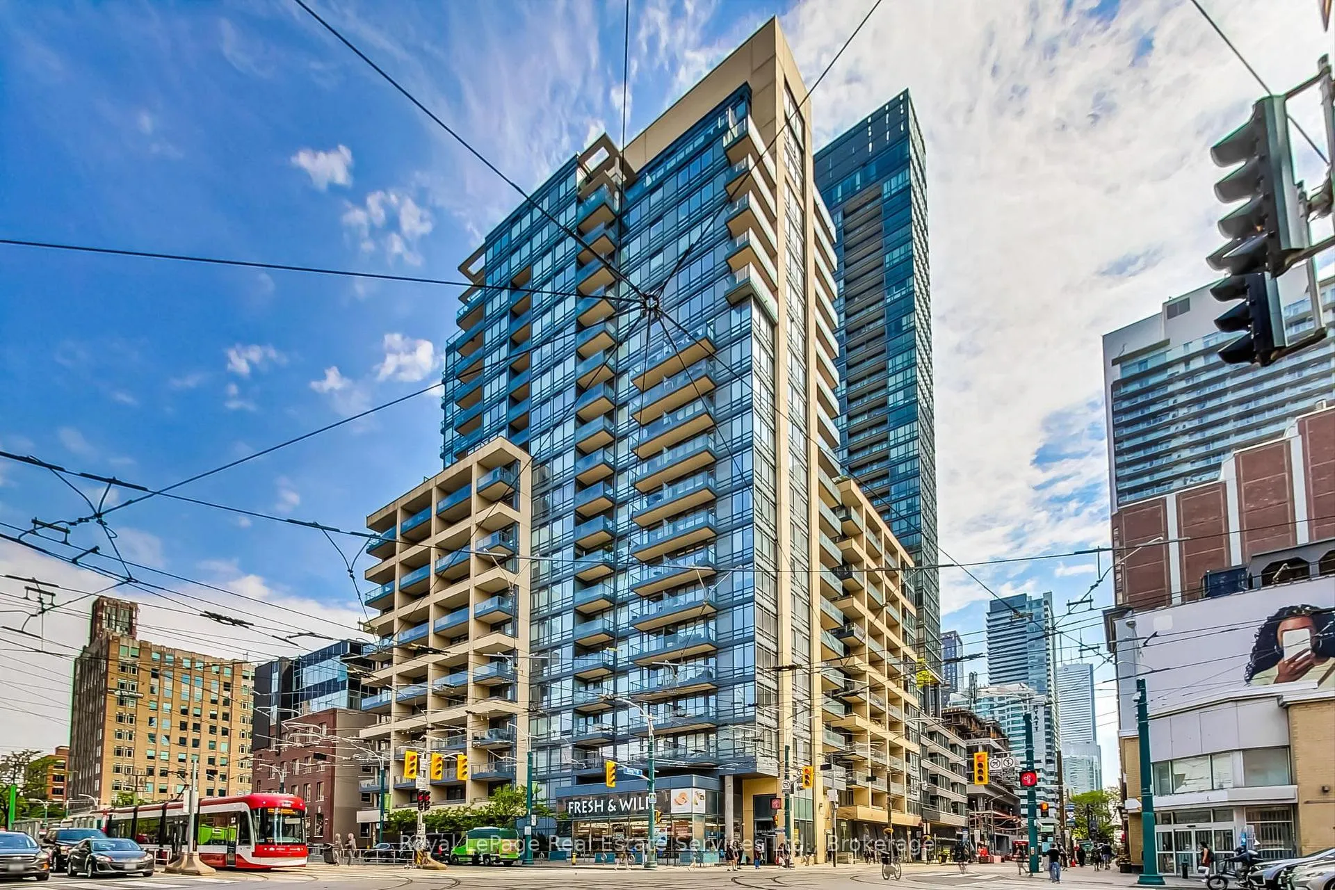Photo 1 of Unit 402, 438 King Street W, Toronto, Waterfront Communities — HOMEH