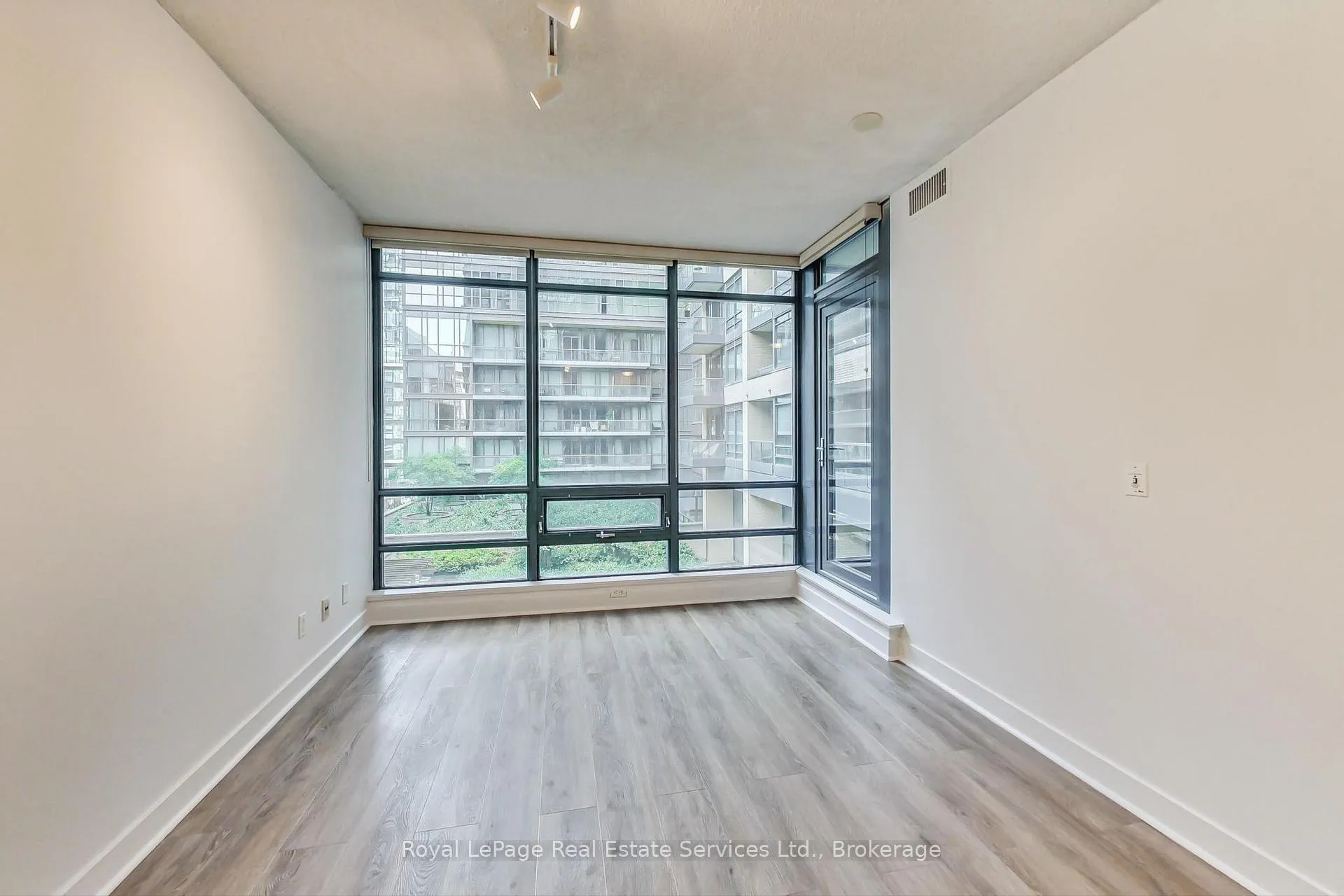 Photo 5 of Unit 402, 438 King Street W, Toronto, Waterfront Communities — HOMEH