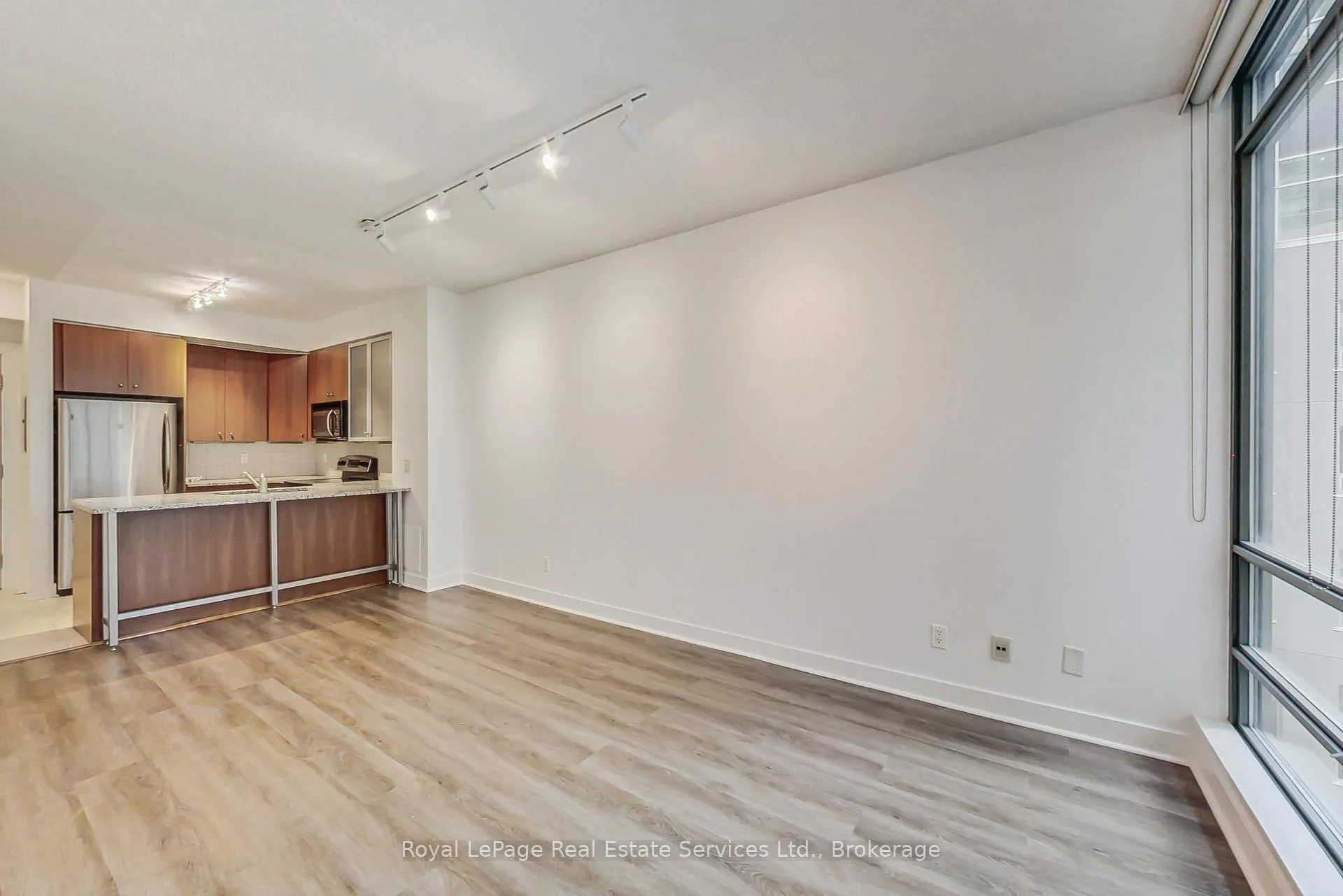 Photo 7 of Unit 402, 438 King Street W, Toronto, Waterfront Communities — HOMEH