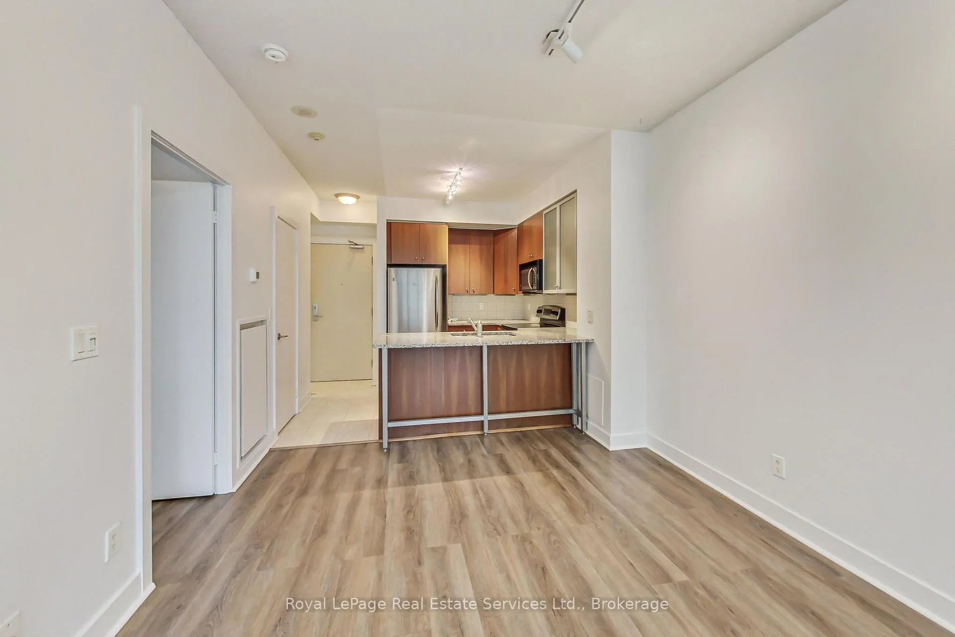Photo 8 of Unit 402, 438 King Street W, Toronto, Waterfront Communities — HOMEH