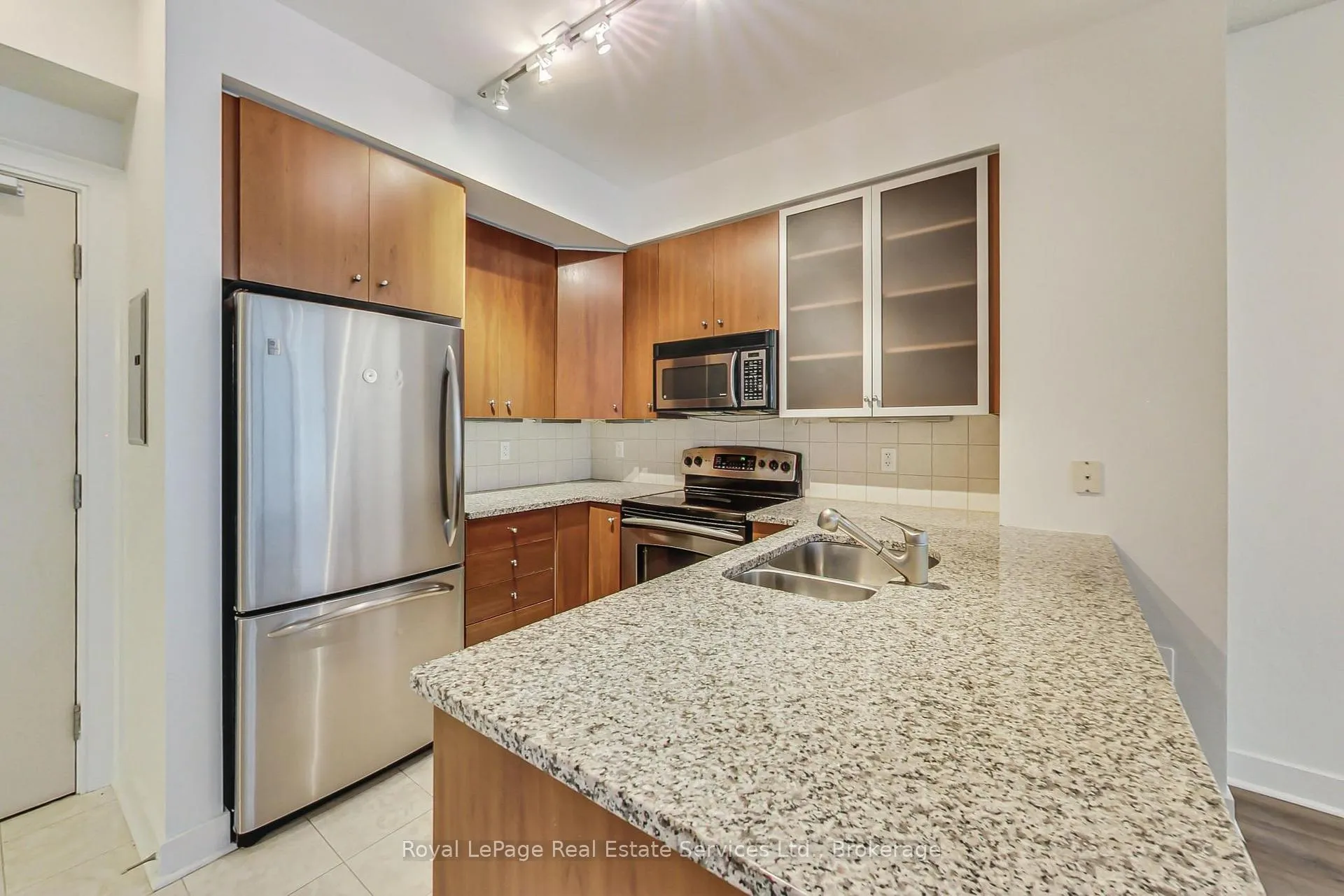 Photo 9 of Unit 402, 438 King Street W, Toronto, Waterfront Communities — HOMEH