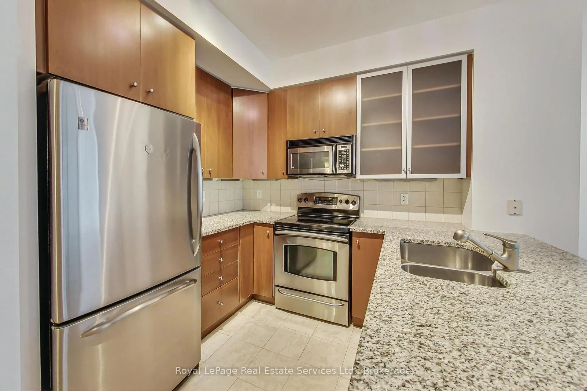 Photo 10 of Unit 402, 438 King Street W, Toronto, Waterfront Communities — HOMEH