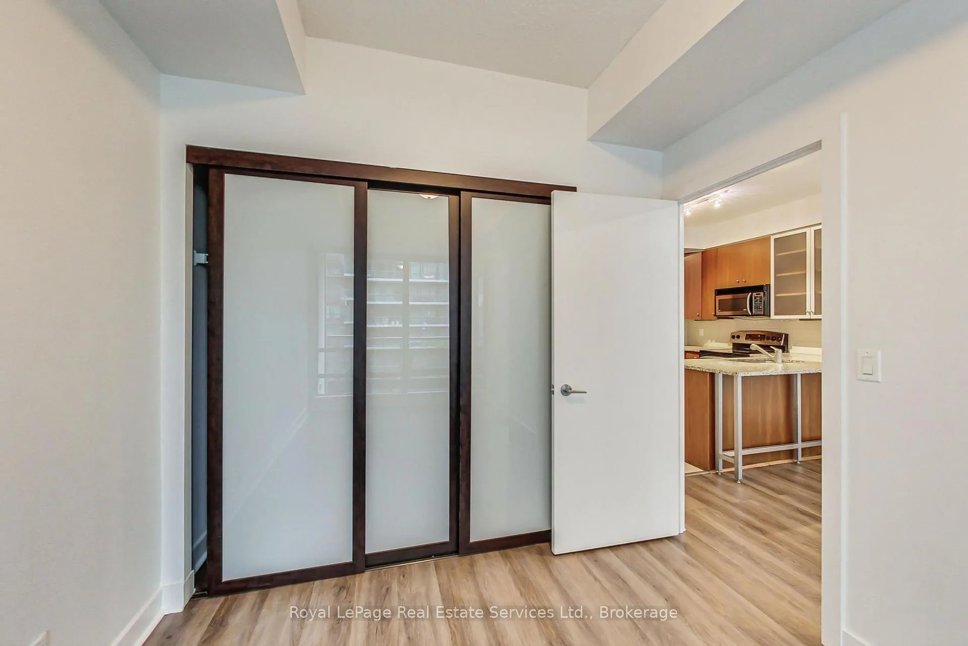 Photo 14 of Unit 402, 438 King Street W, Toronto, Waterfront Communities — HOMEH