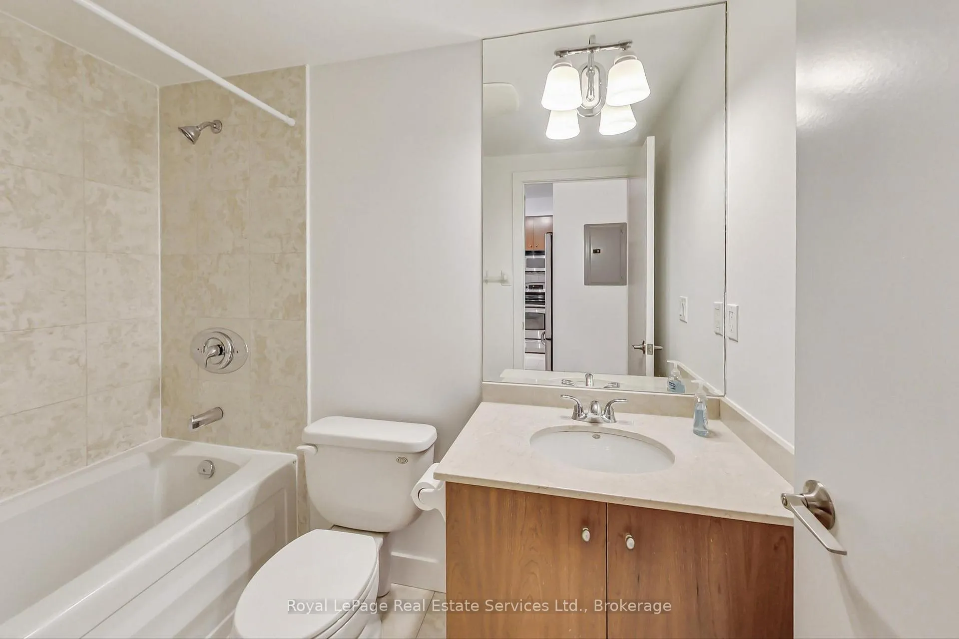 Photo 15 of Unit 402, 438 King Street W, Toronto, Waterfront Communities — HOMEH