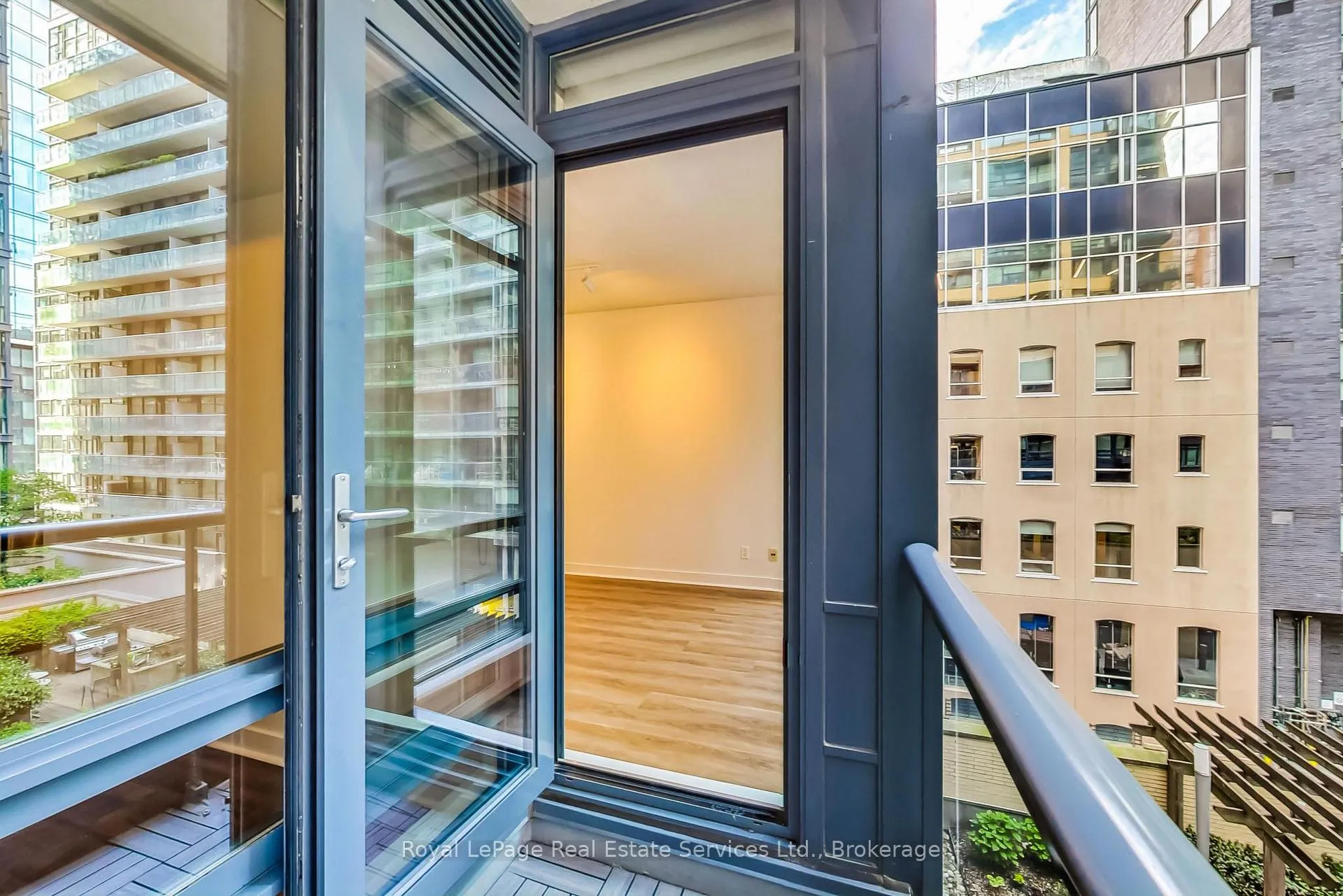 Photo 18 of Unit 402, 438 King Street W, Toronto, Waterfront Communities — HOMEH