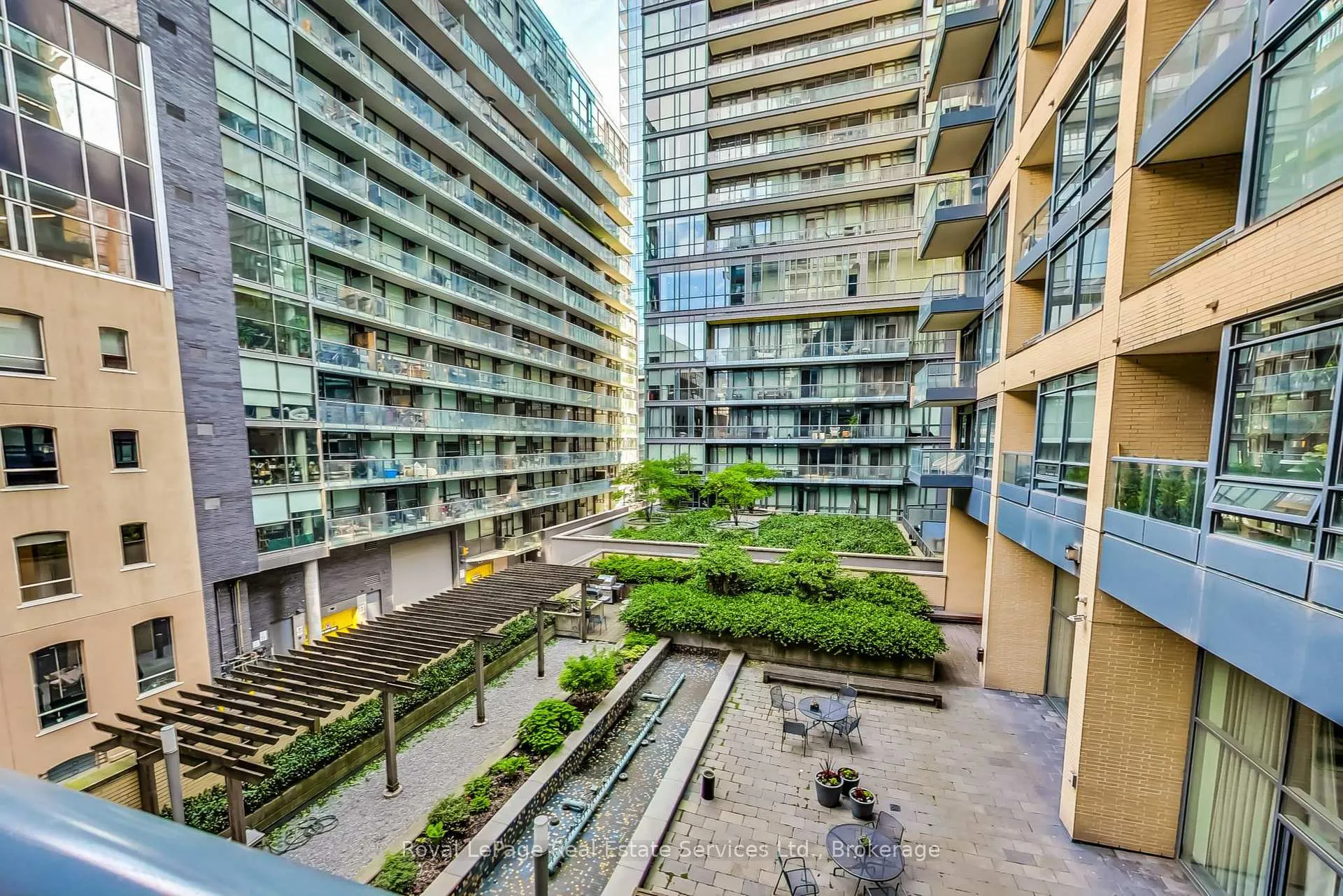 Photo 19 of Unit 402, 438 King Street W, Toronto, Waterfront Communities — HOMEH