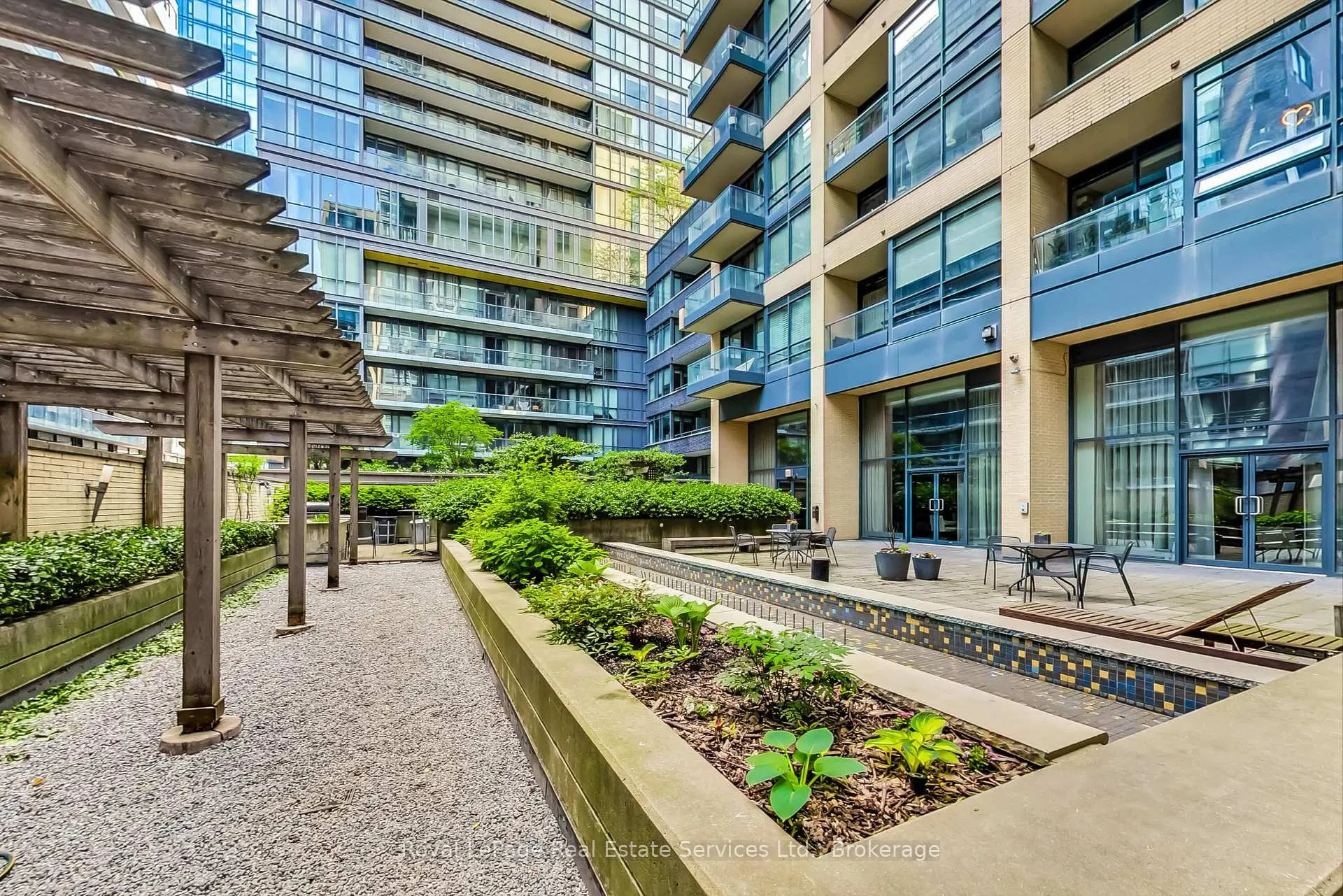 Photo 35 of Unit 402, 438 King Street W, Toronto, Waterfront Communities — HOMEH