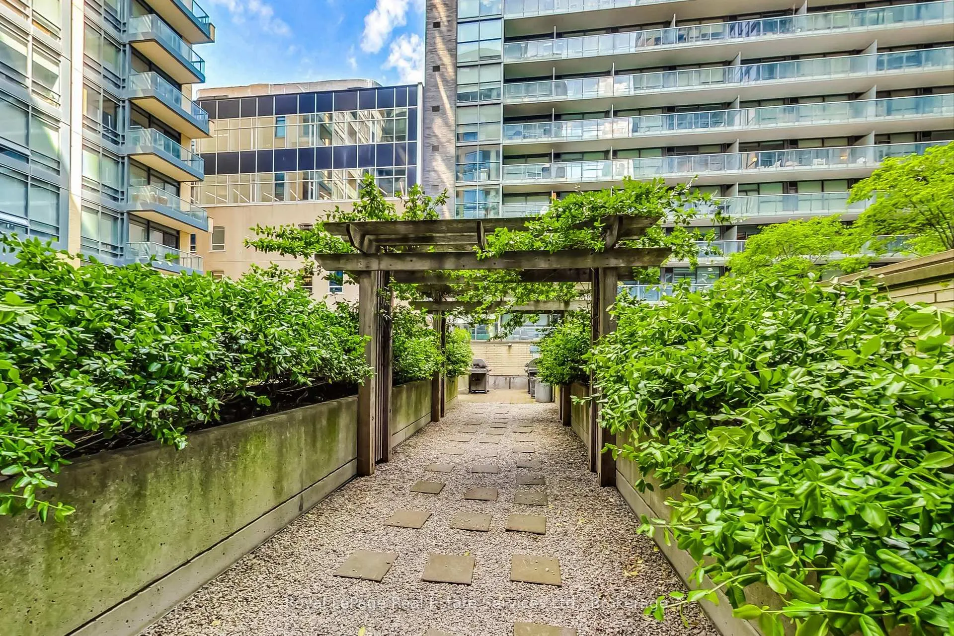 Photo 36 of Unit 402, 438 King Street W, Toronto, Waterfront Communities — HOMEH