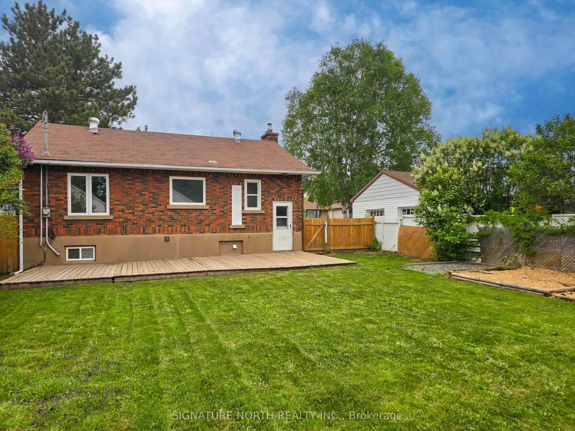 Photo 3 of 1830 Murray Avenue, Thunder Bay, Hyde Park — HOMEH