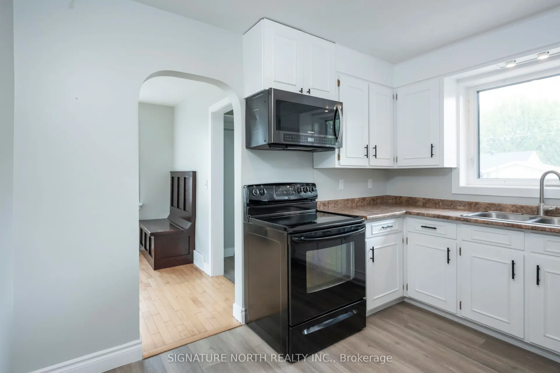 Photo 17 of 1830 Murray Avenue, Thunder Bay, Hyde Park — HOMEH