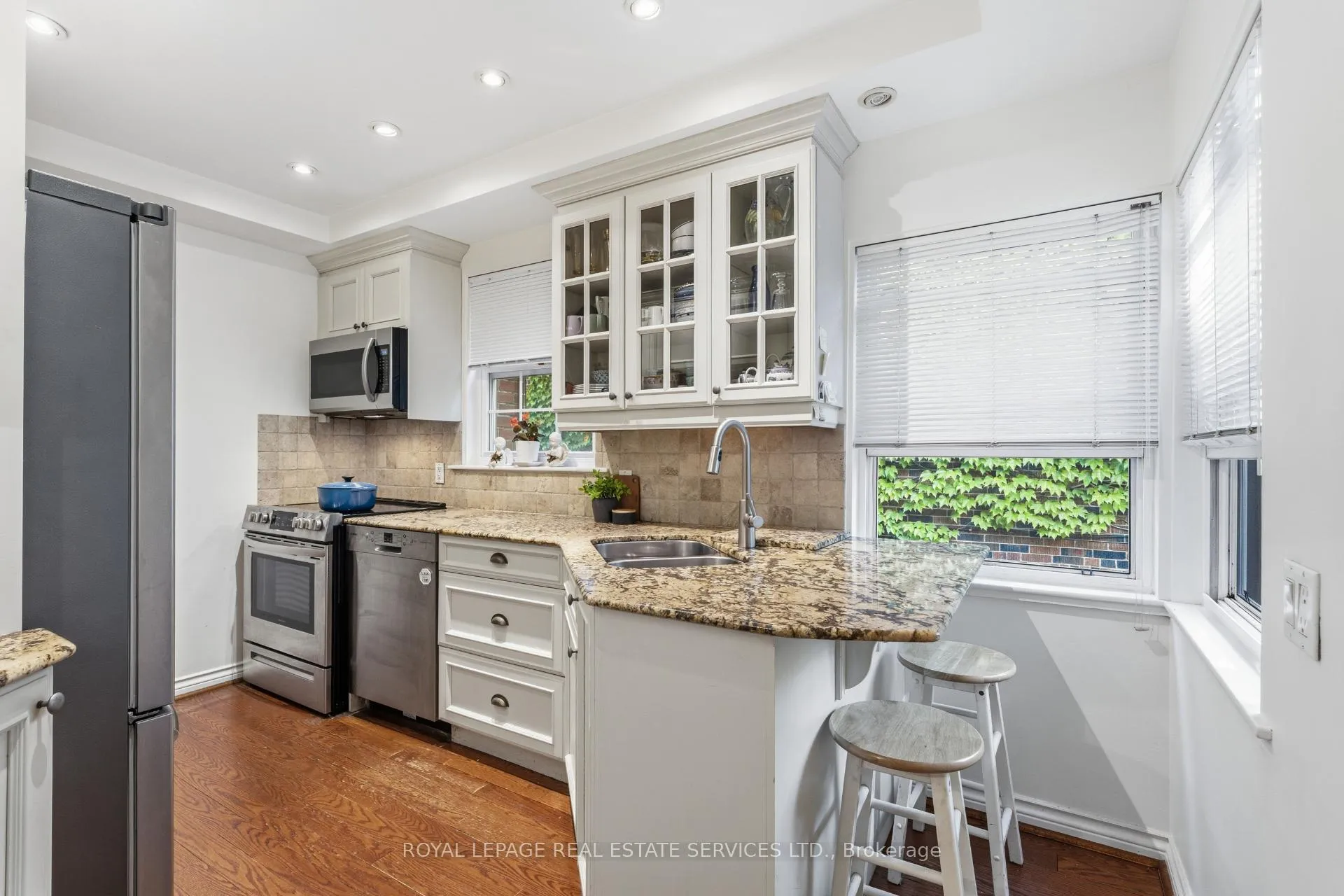 Photo 14 of 16 Princeton Road, Etobicoke, Kingsway South — HOMEH