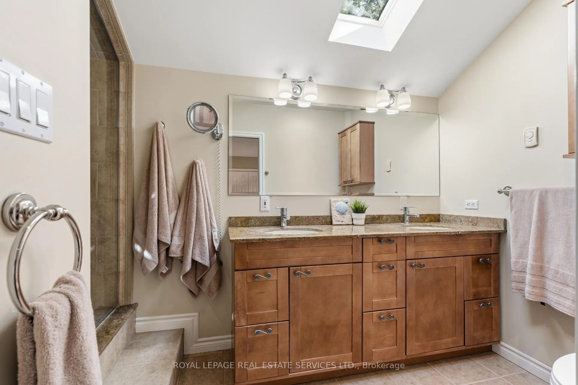 Photo 20 of 16 Princeton Road, Etobicoke, Kingsway South — HOMEH