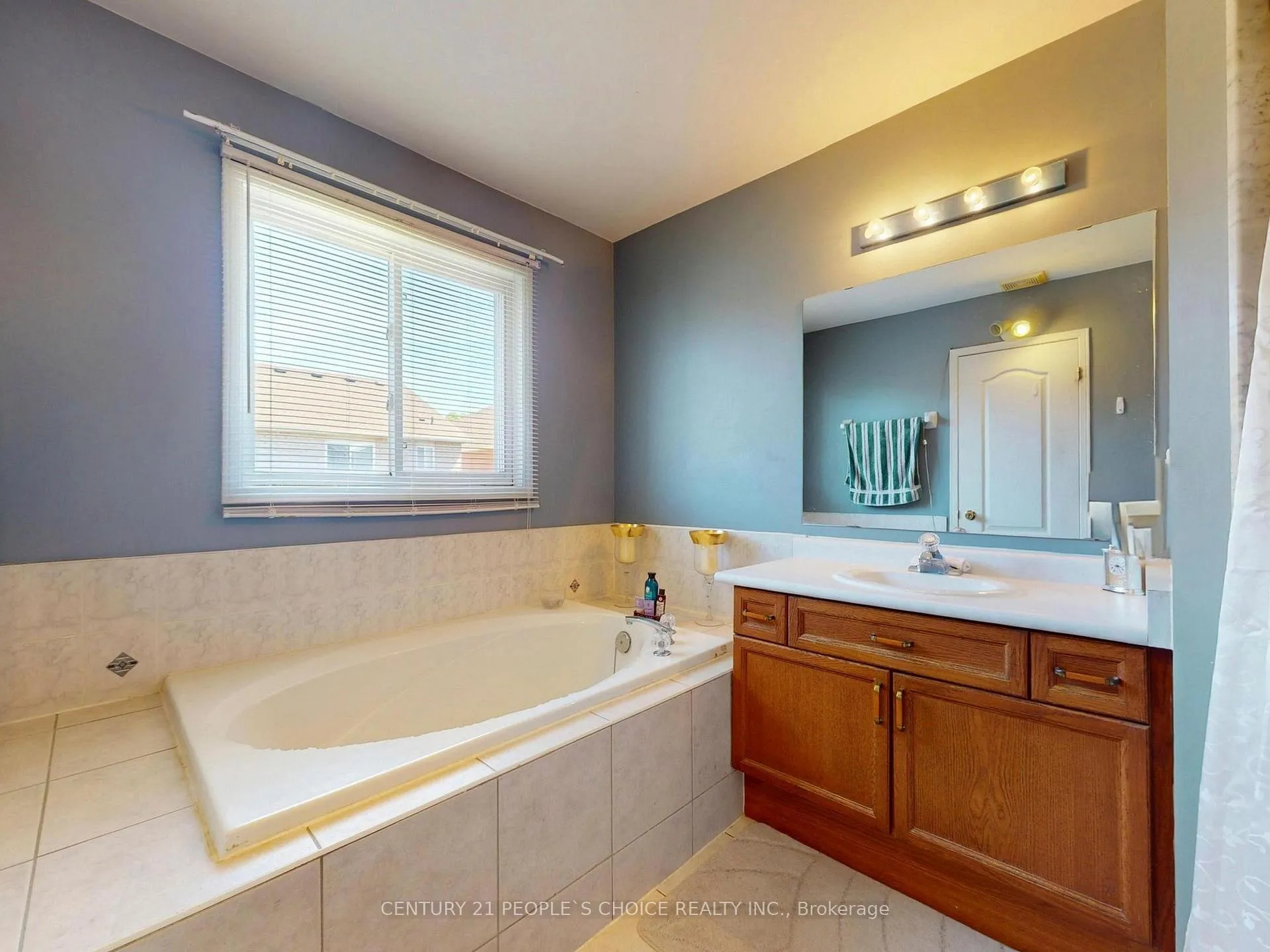 Photo 25 of 1082 Galesway Boulevard, Mississauga, East Credit — HOMEH